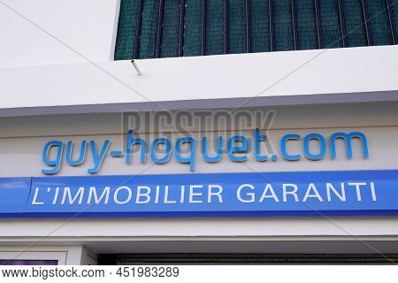 Bordeaux , Aquitaine  France - 03 27 2022 : Guy Hoquet Brand Sign And Text Logo Office Real Estate S