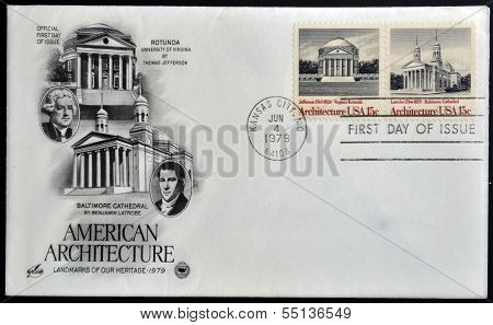 Briefmarke zeigt Rotunde University of Virginia von Jefferson und Balthimore Kathedrale von Latrobe