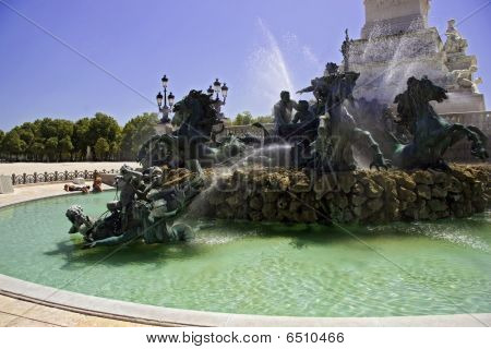 Particolari della fontana a Bordeaux