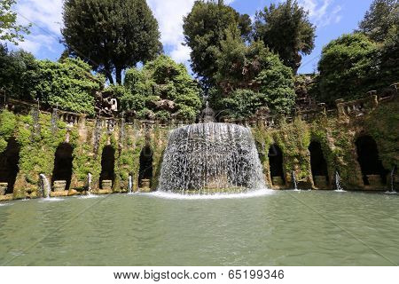 City park in the Italian province: parks, fountains & castles