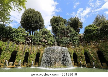 City park in the Italian province: parks, fountains & castles