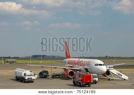 BUDAPEST, HUNGARY - MAY 5: EasyJet A319  boarding at Budapest Liszt Ferenc Airport, May 5th 2012. Easyjet is the second largest low-cost airline of Europe.