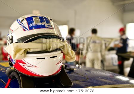 Helm in den Feldern