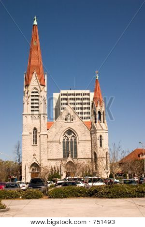 Twin spired kirke
