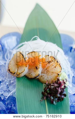 Fresh Sea Scallops Sashimi With Fish Roe