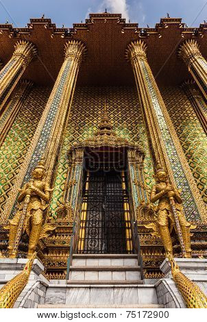 Phra Mondop Entry