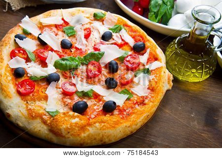 delicoius fresh pizza with tomatoes, olives and basil