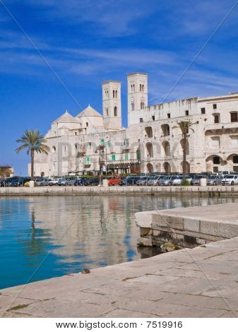 Paisaje del puerto de Molfetta. Apulia.