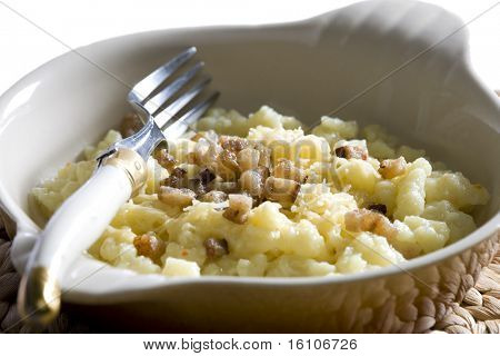 halušky se sýrem a slaninou (Slovenská kuchyně)