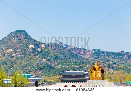 King Sae Jong Dae Wang Statue Gyeongbokgung Door R