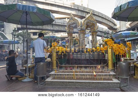 BANGKOKTHAILAND - NOV 26 : tourist worship to Erawan shrine at Ratchaprasong Junction on november 26 2016 Thailand. Erawan shrine is famously sacred place in bangkok