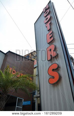 Hooters Exterior And Logo In Pattaya