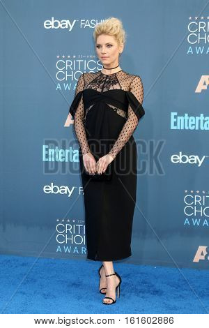LOS ANGELES - DEC 11:  Katheryn Winnick at the 22nd Annual Critics' Choice Awards at Barker Hanger on December 11, 2016 in Santa Monica, CA