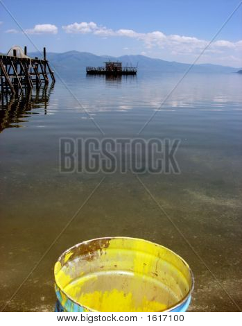 プレスパ湖の風景と黄色の色をすることができます