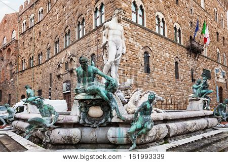 Fountain Neptune Near Palazzo Vecchio In Morning