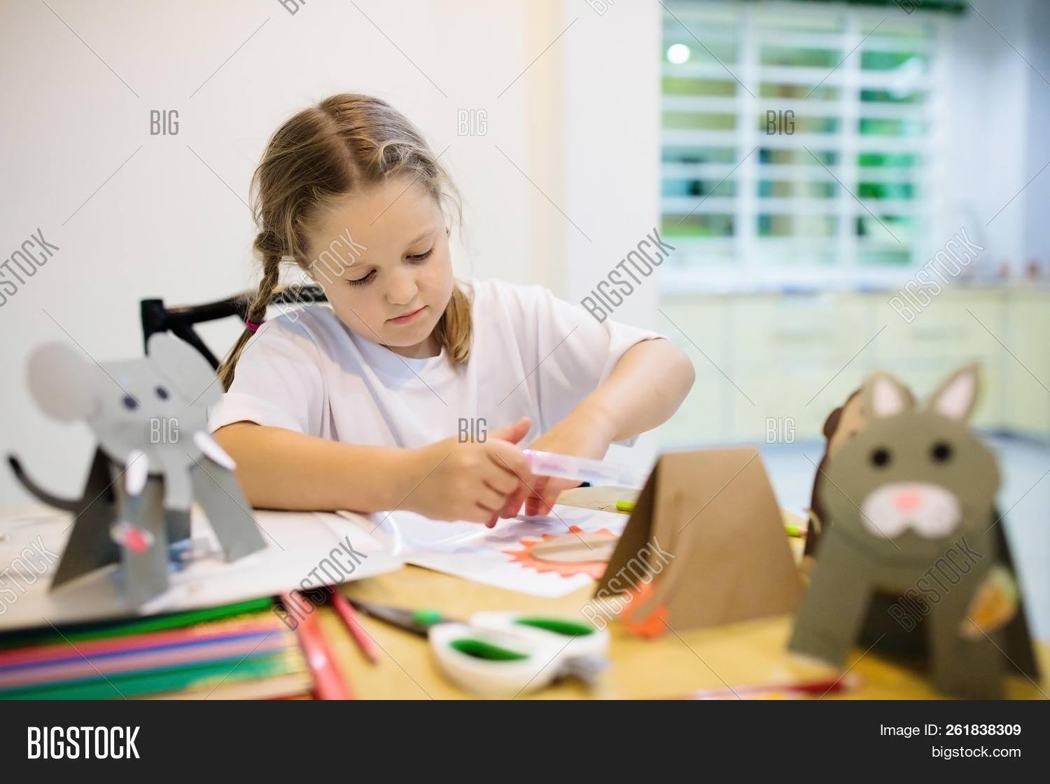 мастер класс для 15 лет. работа с глиной для детей. песочный замок. малыш занимается творчеством. вырезать из бумаги детям.