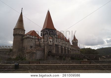 Corvin Castle Or Hunyadi Castle (castelul Corvinilor Sau Castelul Huniazilor), Hunedoara, Romania