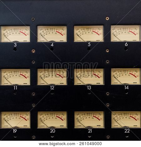 Display Of An Analog Amplifier With Vu Meter