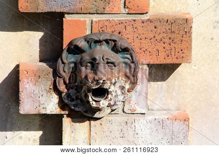 Close Up On A Foutain Wuth A Lion Head