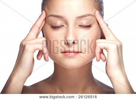 孤立在白色背景上的美丽女人特写肖像