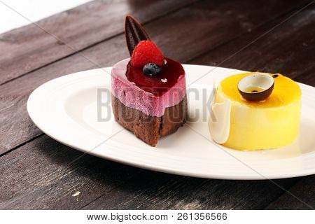 Delicious Raspberry Cake With Fresh Raspberries, Blueberry And Lemon Cake.  Confiserie Cake Cuisine.