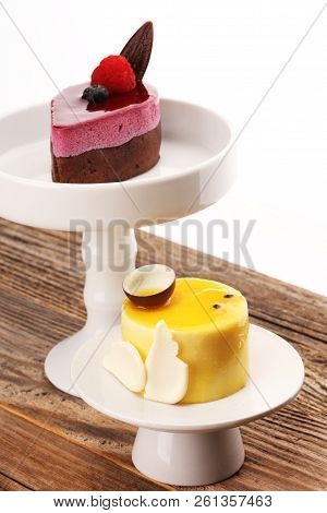 Delicious Raspberry Cake With Fresh Raspberries, Blueberry And Lemon Cake.  Confiserie Cake Cuisine.