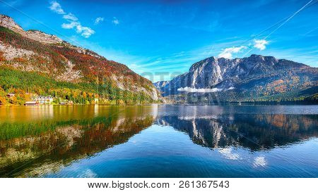Sunny Morning On The Lake Altausseer See. Sunny Autumn Scene In The Morning. Location: Resort Altaus