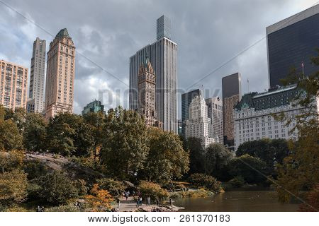 New York, Usa - Sep 24, 2018: Pond In The Central Park In Nyc. Central Park And Manhattan Skyline. M