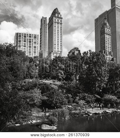 New York, Usa - Sep 24, 2018: Pond In The Central Park In Nyc. Central Park And Manhattan Skyline. M