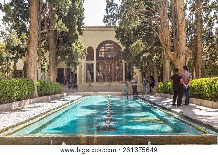 Kashan, Iran - August 12, 2016: Main Alley Of The Kashan Fin Garden, Also Known As Bagh E Fin Park. 