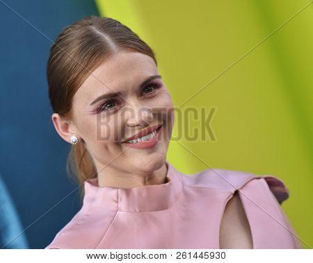 LOS ANGELES - AUG 06:  Holland Roden arrives to the 
