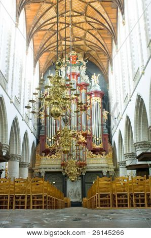 die Orgel und das Interieur der Bavo protestantischen Kirche in Haarlem, Niederlande