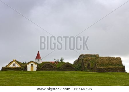 Den historiske gård kompleks med typiske græsset dækket roofs for isolering på Glaumbaer, Island