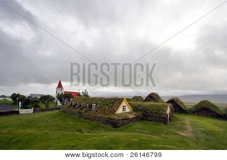 Den historiske gård på Glaumbaer i Island, med dens typiske græs isoleret tagene