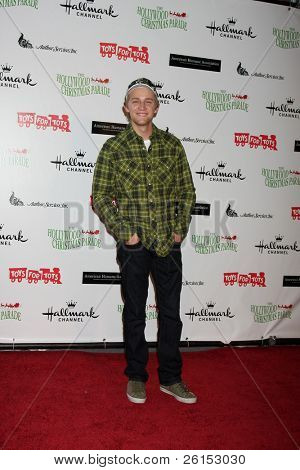 LOS ANGELES - NOV 27: Jason Dolley saapuu 2011 Hollywood joulua paraati Hollywood Boul
