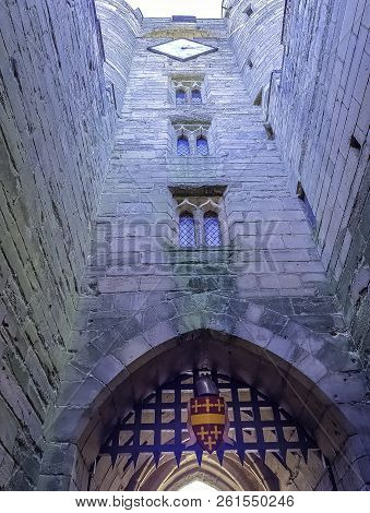 Warwick, Uk - August 05: Picture Of Warwick Castle - Gate Tower / Gatehouse On August 05, 2018 In Wa