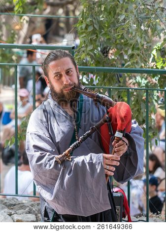 Jerusalem, Israel, September 29, 2018 : Participant Of The Festival In The Traditional Dress Of The 