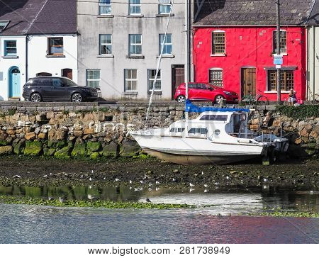 Galway, Ireland - August 3, 2018: The River Corrib And The Street Known As The Long Walk In Galway, 
