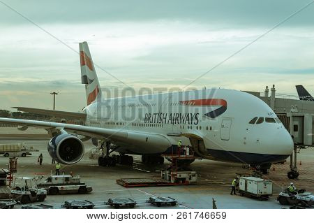 Changi, Singapore-june 07, 2017 :aircraft In Connecting Bridge To The Gate And  Preparing A Passenge