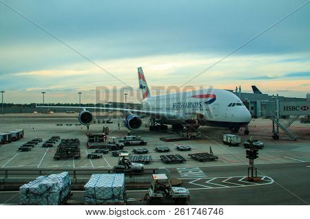 Changi, Singapore-june 07, 2017 :aircraft In Connecting Bridge To The Gate And  Preparing A Passenge