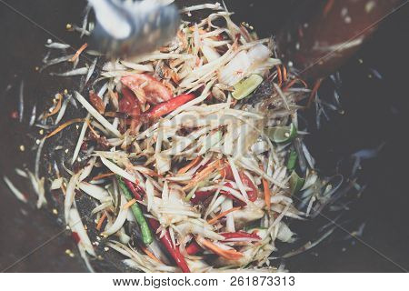 Papaya Salad Or Papaya Pok Pok (som Tum)