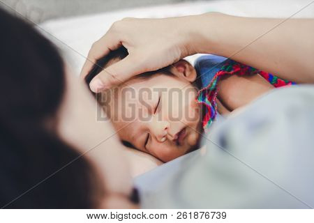 Baby Girl Sleep With Aunty At Home