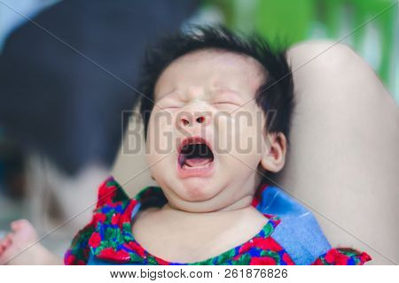 Baby Girl Crying Hungry For Mother On Aunty’s Knee