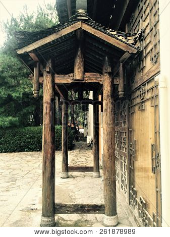 With A History Of 200 Years, It Looks Like An Ancient Building Full Of Vicissitudes