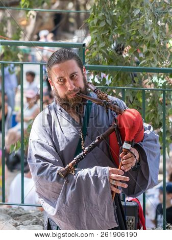 Jerusalem, Israel, September 29, 2018 : Participant Of The Festival In The Traditional Medieval Dres