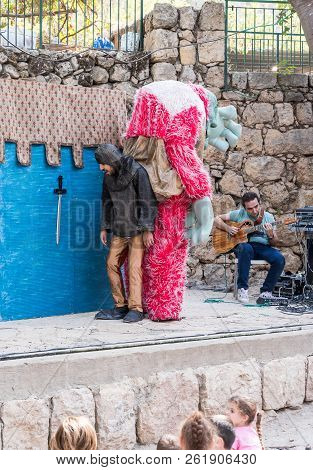 Jerusalem, Israel, September 29, 2018 : Artists In Doll Costumes Play On Scene For Visitors At The A