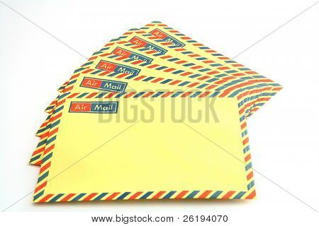 กลุ่มซองจดหมาย airmail unaddressed ที่กำลังรอที่จะใส่