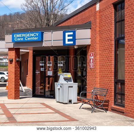 Warren, Pennsylvania, Usa 4/11/20 The Entrance To The Emergency Room With A Hand Washing Station Nex