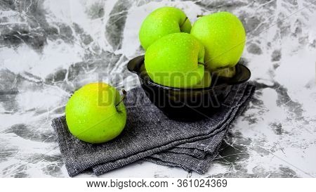Collection Of Green Apples In A Bowl Granny Smith And Golden Apples In The Kitchen Wet Ripe Green Ap