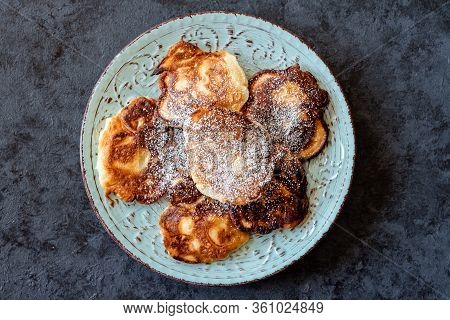 Racuchy - Polish Yeast Pancakes Dusted With Icing Sugar